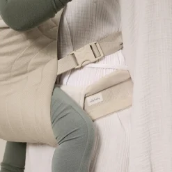 Buckle Carrier
