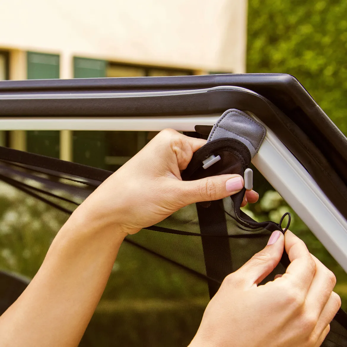 Magnetic Stretch to Fit Car Sun Shade