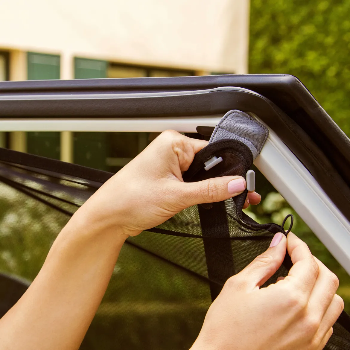 Magnetic Stretch to Fit Car Sun Shade