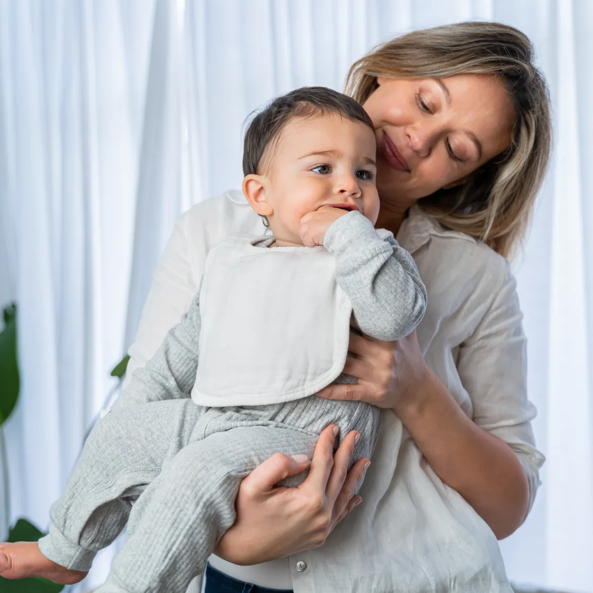 Muslin Bibs with Adjustable Snaps (4 Pack)