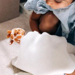 2-Piece Scalloped Blanket Set