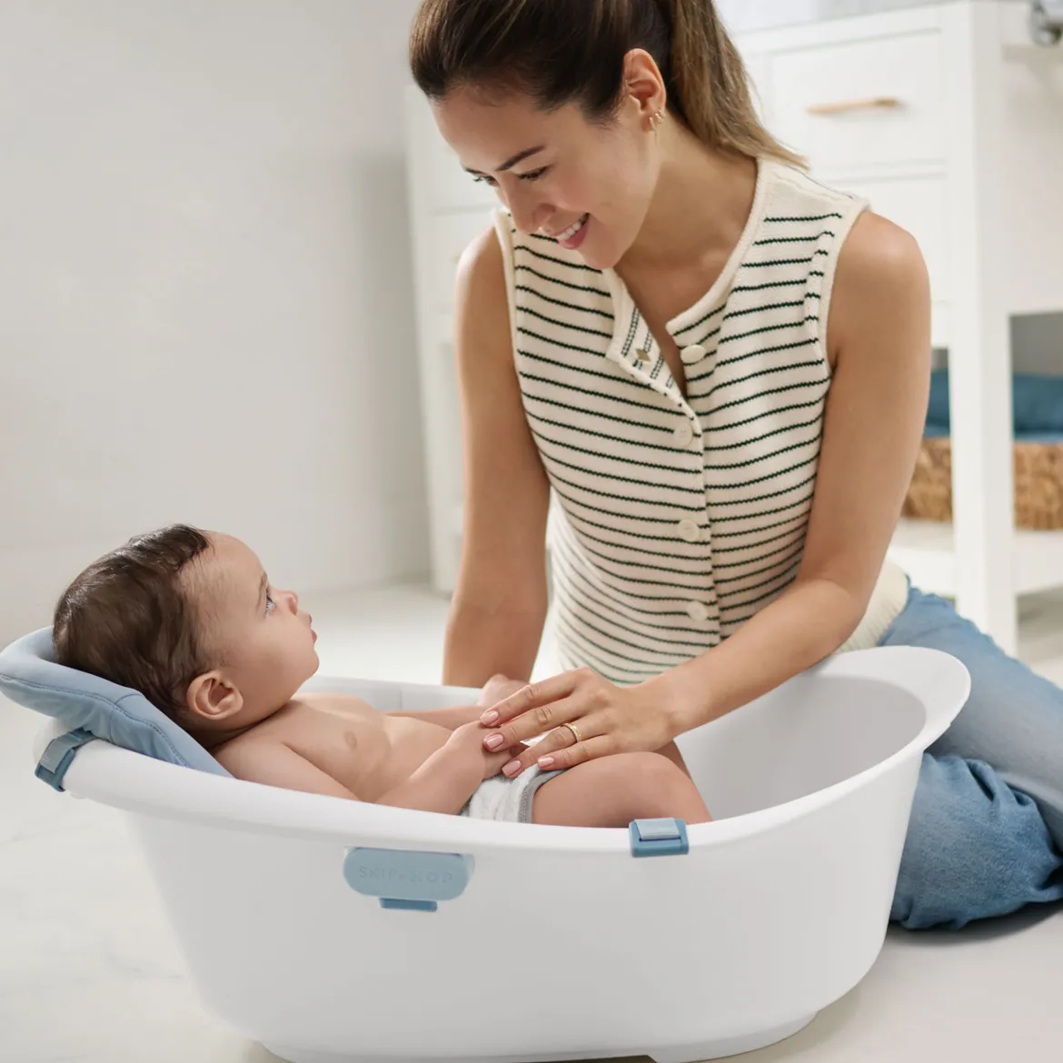 Wave 4-in-1 Baby Bath Tub